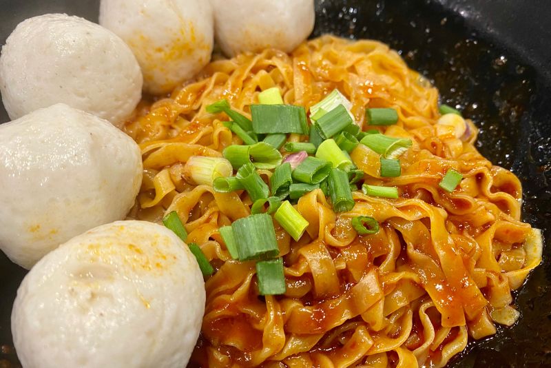 Fish Ball Mee Pok Noodle