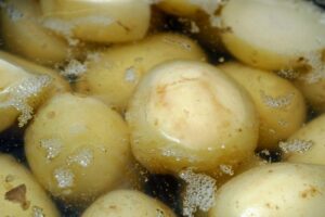 How Long to Soak Potatoes in Salt Water